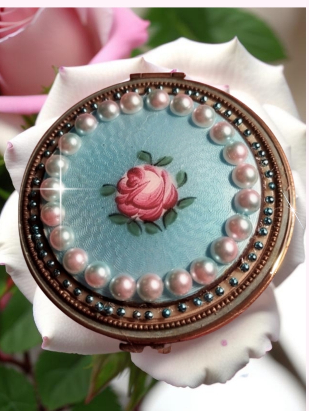 Vintage Guilloche  Compact Embellished Mirror Case